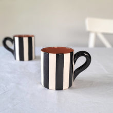Load image into Gallery viewer, Stripe mug black
