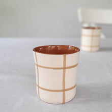 Load image into Gallery viewer, Checkered beige coffee mug