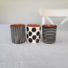 Load image into Gallery viewer, Coffee mug dots black