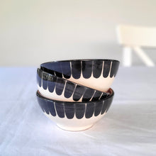 Load image into Gallery viewer, Tapas bowl columns black