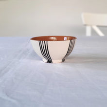Load image into Gallery viewer, Tapasbowl grouped striped black