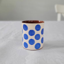 Load image into Gallery viewer, Kaffeebecher Punkte blau