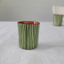 Load image into Gallery viewer, Kaffeebecher gestreift grün