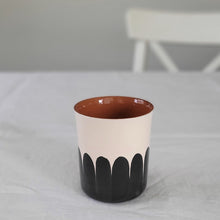 Load image into Gallery viewer, Coffee mug columns black