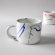 Lade das Bild in den Galerie-Viewer, Kaffeetasse Artsy Shades of Blue