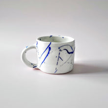 Lade das Bild in den Galerie-Viewer, Kaffeetasse Artsy Shades of Blue