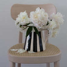 Load image into Gallery viewer, Stripe Jug 2 liters black