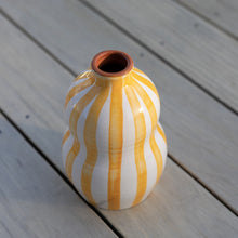 Lade das Bild in den Galerie-Viewer, Gourd Vase gelb
