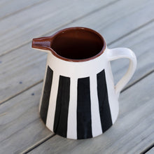 Load image into Gallery viewer, Stripe Jug 2 liters black
