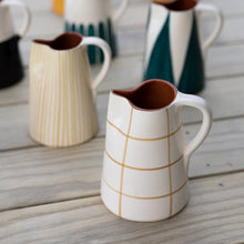 Load image into Gallery viewer, Jug 1 l checkered beige