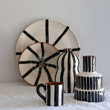 Load image into Gallery viewer, Gourd vase black