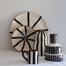 Load image into Gallery viewer, Stripe mug black