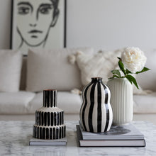 Load image into Gallery viewer, Gourd vase black