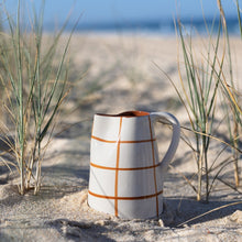Load image into Gallery viewer, Pitcher 1 l checkered rust