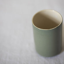 Charger l'image dans la galerie, tasse à expresso olive