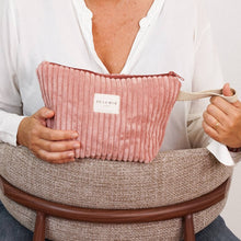 Lade das Bild in den Galerie-Viewer, Necessaire gross aus softem Cord blush
