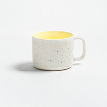 Charger l'image dans la galerie, Extragrosse Tasse Konfetti outside yellow inside
