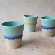 Lade das Bild in den Galerie-Viewer, Becher Vila Nova mint &amp; ultramarine
