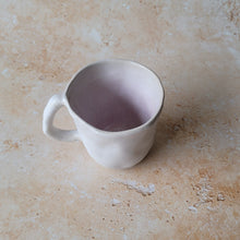 Load image into Gallery viewer, Mug Natura smooth white &amp; soft pink
