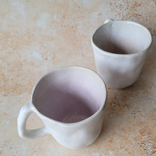 Lade das Bild in den Galerie-Viewer, Tasse Natura smooth white &amp; soft pink
