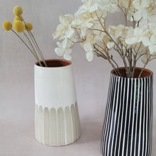 Lade das Bild in den Galerie-Viewer, Vase Vulkan gross Säulen sage
