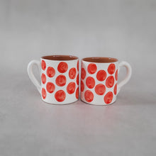 Lade das Bild in den Galerie-Viewer, Tasse hoch Punkte rot

