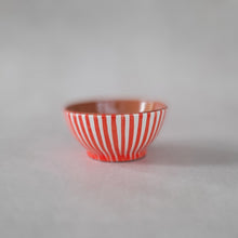 Lade das Bild in den Galerie-Viewer, Tapasbowl gestreift rot
