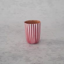 Lade das Bild in den Galerie-Viewer, Espressobecher gestreift vinho
