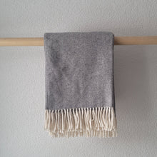Lade das Bild in den Galerie-Viewer, Softest Cotton Blanket grey
