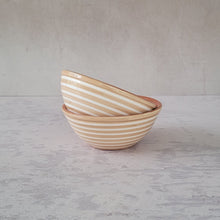 Load image into Gallery viewer, Tapasbowl geringelt beige
