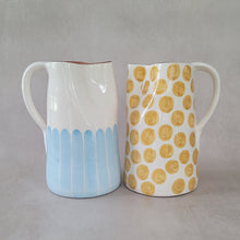 Load image into Gallery viewer, Maxi-Krug 1.5 l Säulen babyblau
