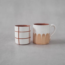 Load image into Gallery viewer, Kaffeebecher kariert rost
