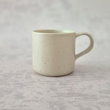Lade das Bild in den Galerie-Viewer, Tasse Praia beige
