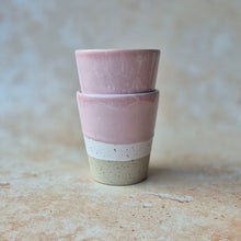 Lade das Bild in den Galerie-Viewer, Becher Vila Nova soft pink &amp; weiss
