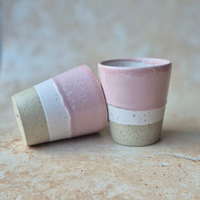 Lade das Bild in den Galerie-Viewer, Becher Vila Nova soft pink &amp; weiss
