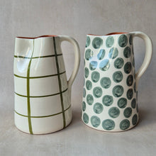 Load image into Gallery viewer, Maxi-Krug 1.5 l kariert pistache
