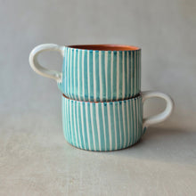 Lade das Bild in den Galerie-Viewer, Tasse breit gestreift tropical
