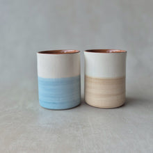 Lade das Bild in den Galerie-Viewer, Kaffeebecher halb babyblau
