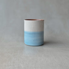 Lade das Bild in den Galerie-Viewer, Kaffeebecher halb babyblau
