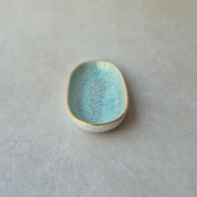 Load image into Gallery viewer, Mini-Tray Comporta grün mit Goldrand

