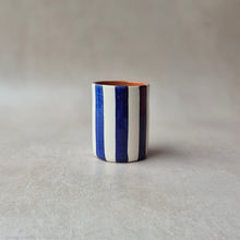 Load image into Gallery viewer, Kaffeebecher breit gestreift marineblau

