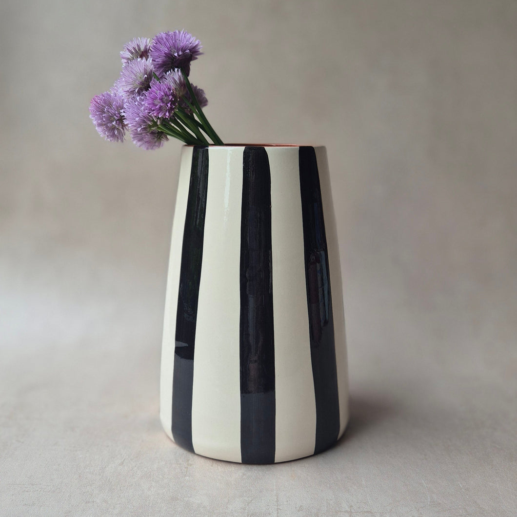 Vase Vulkan gross breit gestreift schwarz