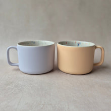 Lade das Bild in den Galerie-Viewer, Extragrosse Tasse Konfetti inside lilac outside
