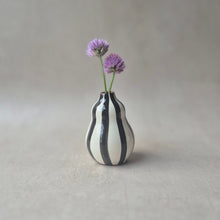 Load image into Gallery viewer, Gourd Vase mini schwarz
