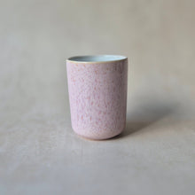 Lade das Bild in den Galerie-Viewer, Kaffeebecher Falesia rosa gesprenkelt
