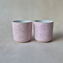 Lade das Bild in den Galerie-Viewer, Kaffeebecher Redondo rosa gesprenkelt
