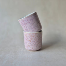 Lade das Bild in den Galerie-Viewer, Kaffeebecher Redondo rosa gesprenkelt

