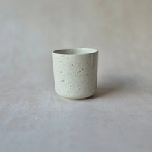 Lade das Bild in den Galerie-Viewer, Kaffeebecher Redondo creme gesprenkelt
