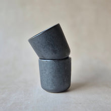 Lade das Bild in den Galerie-Viewer, Kaffeebecher Redondo matt schwarz
