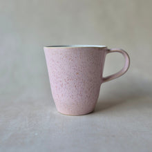 Load image into Gallery viewer, Tasse Mira gross rosa gesprenkelt
